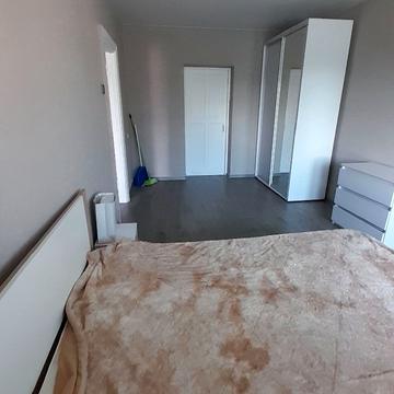 Космонавтів вул., 17