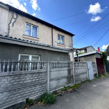 Естонська вул., 25