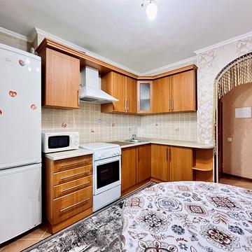 Теплична вул., 38