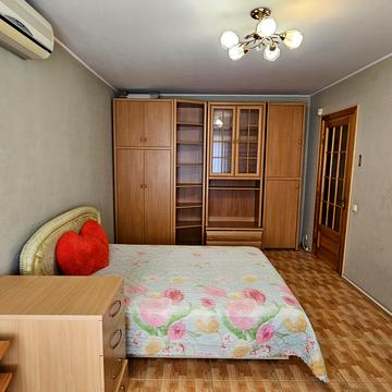 Оболонський просп., 40