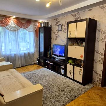 Голосіївський просп. (40-річчя Жовтня), 126к2