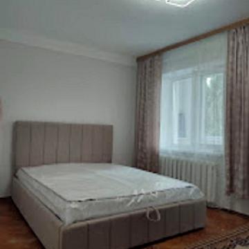 Стеценка вул., 8