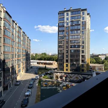 Домбровського вул., (Будинок 3)