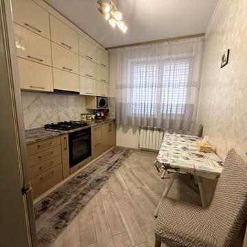 Пилипа Орлика вул., 51