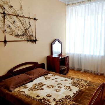 Гіршмана вул., 17