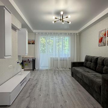 Каштанів вул., 5