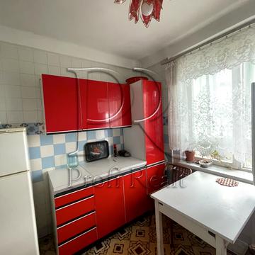Романа Ратушного вул. (Волгоградська), 33