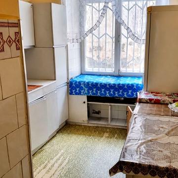 Максима Рильського вул., 3