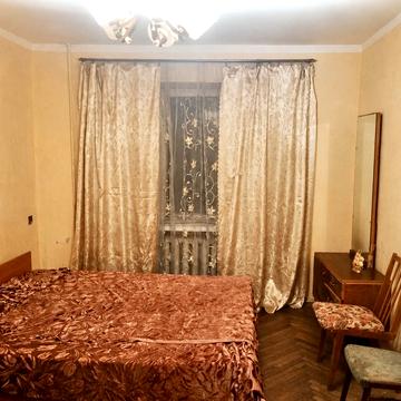 Професора Яреми вул., 4