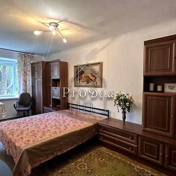 Академіка Доброхотова вул., 26