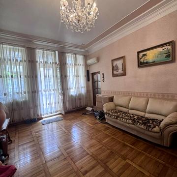 Семінарська вул., 6
