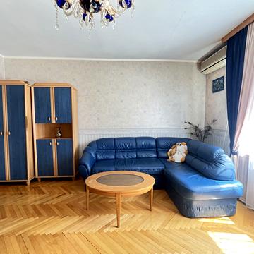 Олександра Кониського вул., 37/41
