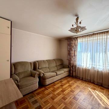 Леся Курбаса просп., 1-Б