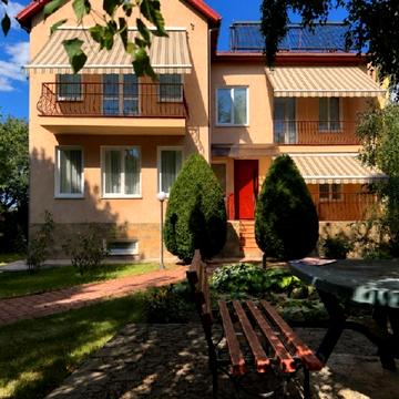 Євгена Чикаленка вул., 32