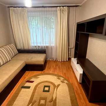 Варненська вул., 7б