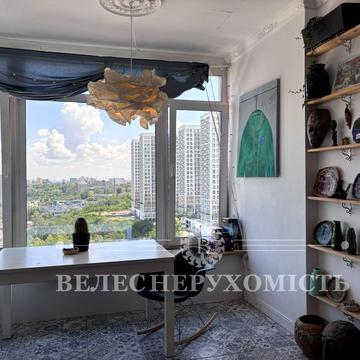 Юнацька вул., 17