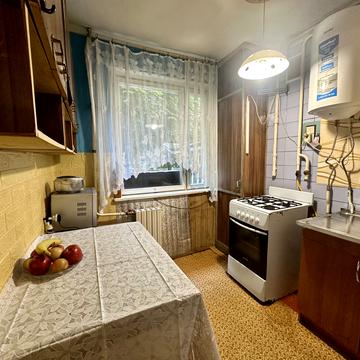 Каховська вул., 8