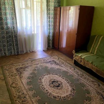 Академіка Корольова вул., 3