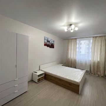 Михайла Грушевського вул., 30г