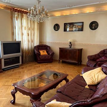 Феодосійська вул., 4