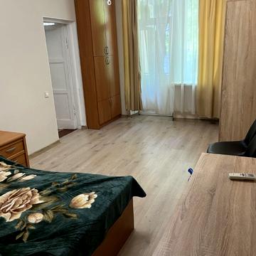 Троїцька вул., 24
