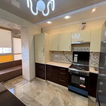 Олександра Довженка вул., 21а