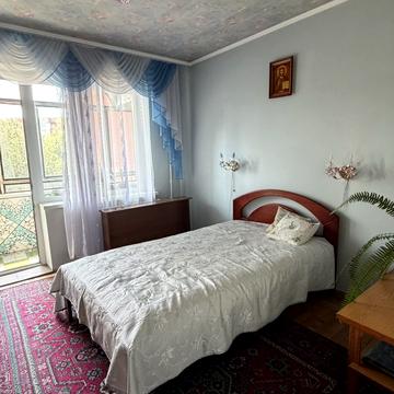Олександра Довженка вул., 18