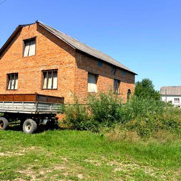 Молодіжна, 13