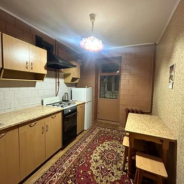 Євгена Коновальця вул., 32