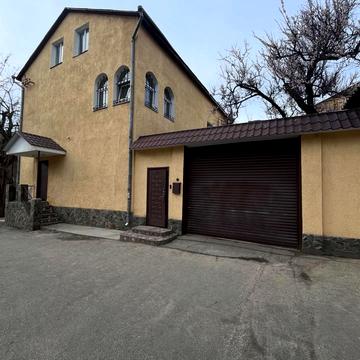 Олександра Кутузакія вул. (Ленінградська вул.), 30