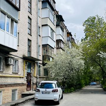 Стадіонна вул., 21/1