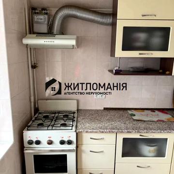 Академіка Булаховського вул., 32