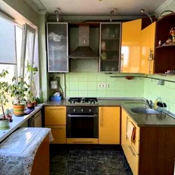 Прирічна вул., 27