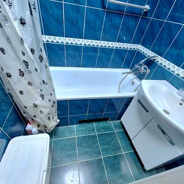 Камянецька вул., 122