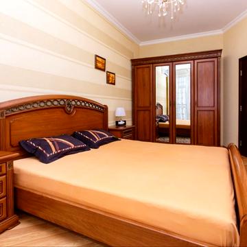 Антоновича вул. (Горького), 72