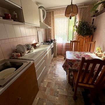Товариська вул., 37