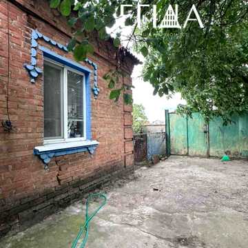 Закарпатська вул., 8