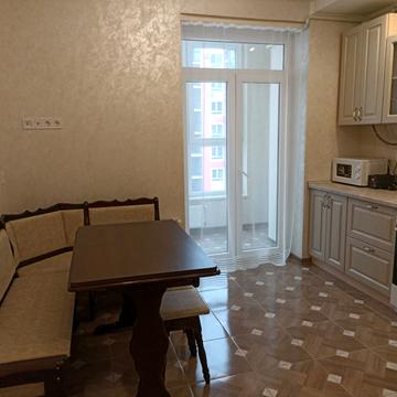 Богдана Хмельницького  вул., (Будинок 1)