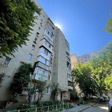Академіка Корольова вул., 71