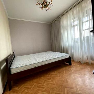 Небесної Сотні просп. (Маршала Жукова), 3А/1
