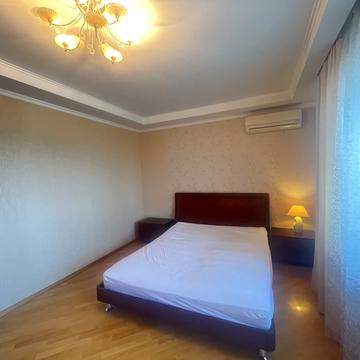 Дарницький бульв., 8