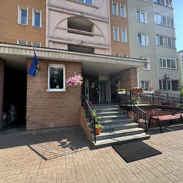 Миколи Лаврухіна вул., 10