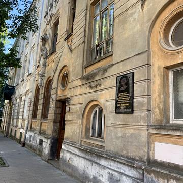 Сергія Єфремова вул., 49