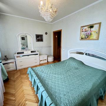 Олександра Кониського вул., 37/41