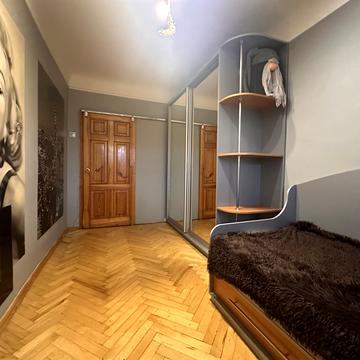 Марка Безручка вул., 25