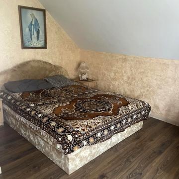 Зелена