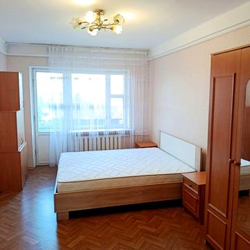 Братиславська вул., 14