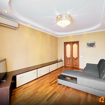 Дніпровська набережна вул., 26