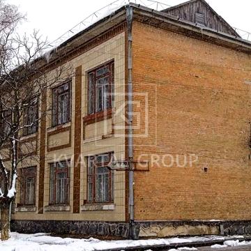 Низгірецька вул., 1