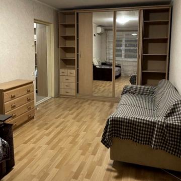Незалежності вул. (Армійська), 10